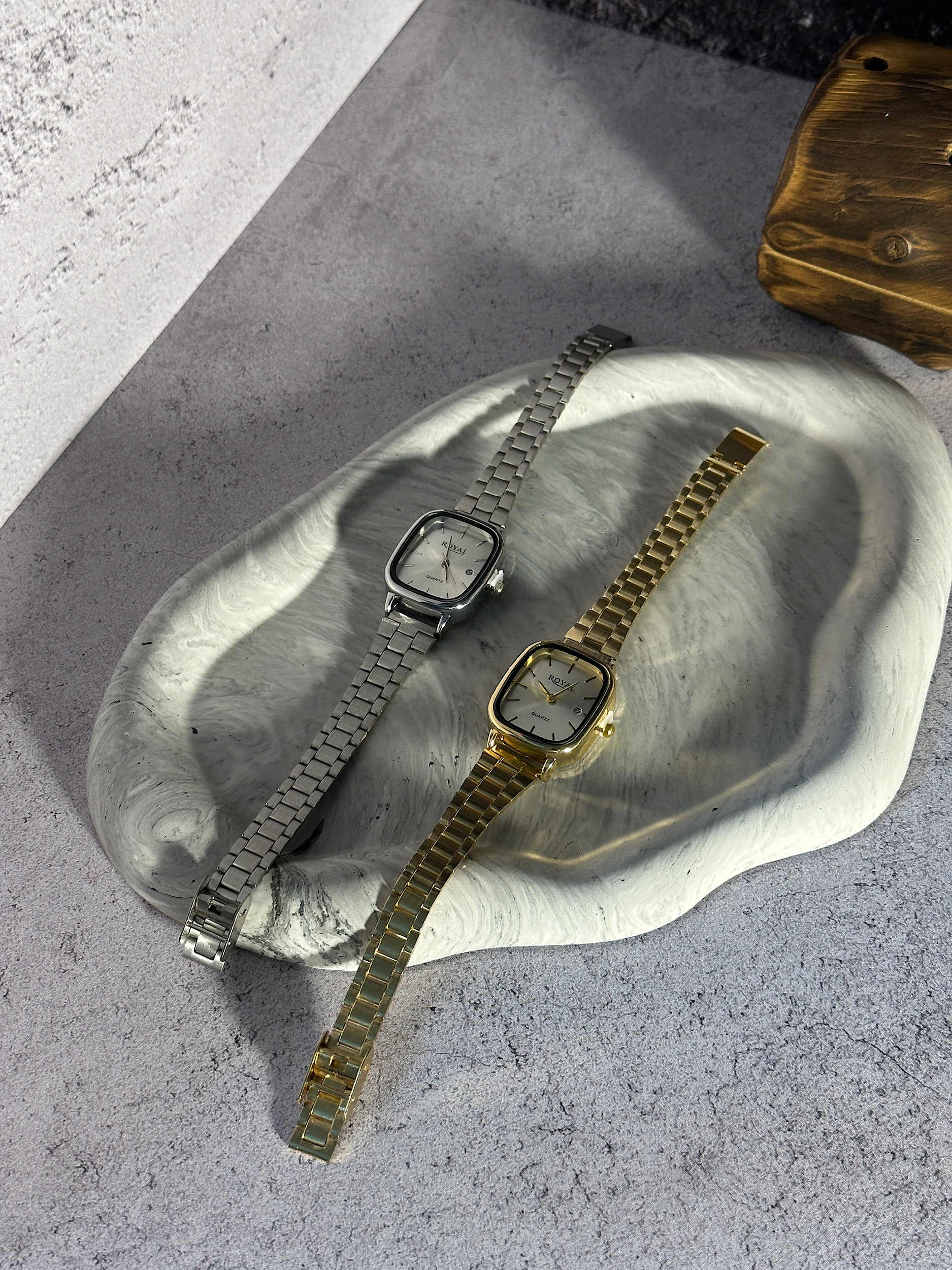 ساعت رویال مینیمال زنانه با صفحه نقره ای