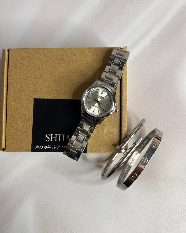 ساعت کاسیو نقره ای با ست بنگل میخی و کارتیه